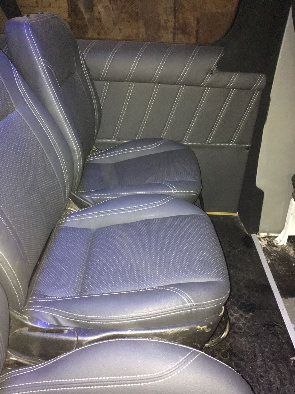 Переоборудование микроавтобуса Volkswagen Crafter LT (Фольксваген Крафтер ЛТ) в грузопассажирский от ELITBUS